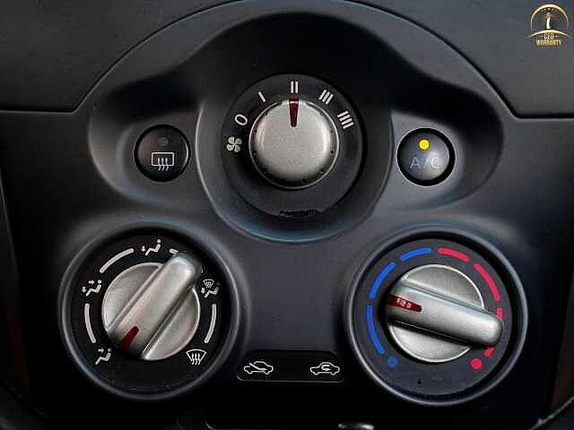 Nissan March 1.2 E 8กภ 6768